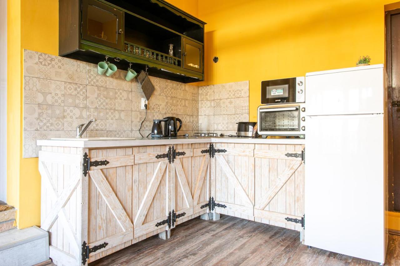 Seosko Domacinstvo Pustolov Apartamento Stari Banovci Exterior foto