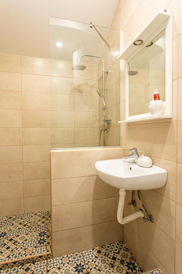 Seosko Domacinstvo Pustolov Apartamento Stari Banovci Exterior foto